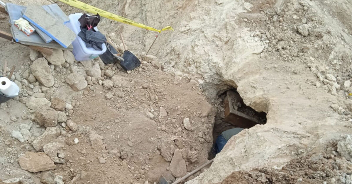 Hatay’da inşaat kazısında seramik kaplar ve lahit bulundu