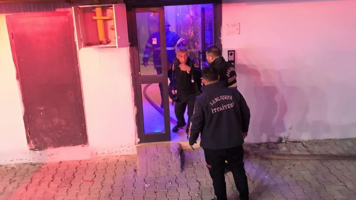 Şanlıurfa’da binada yangın çıktı