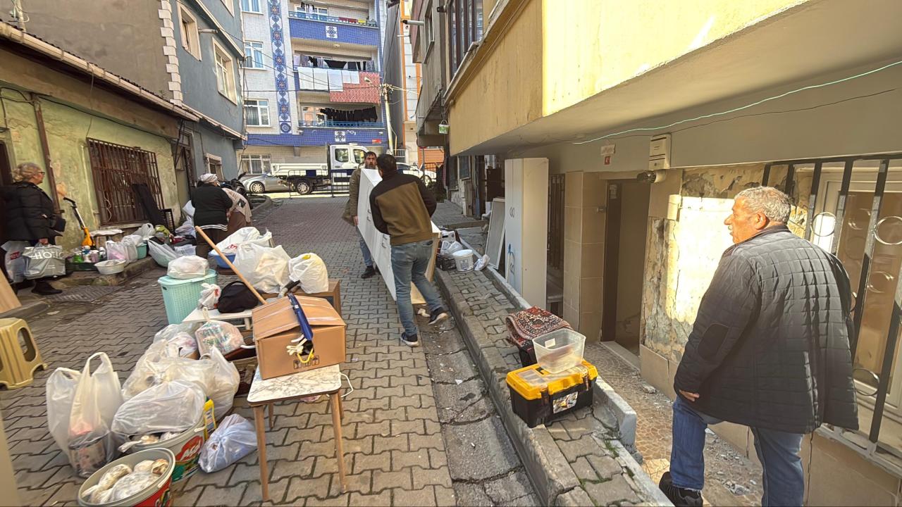 İstanbul’da inşaat alanındaki binada çatlaklar oluştu, daire sakinleri evlerini boşattı