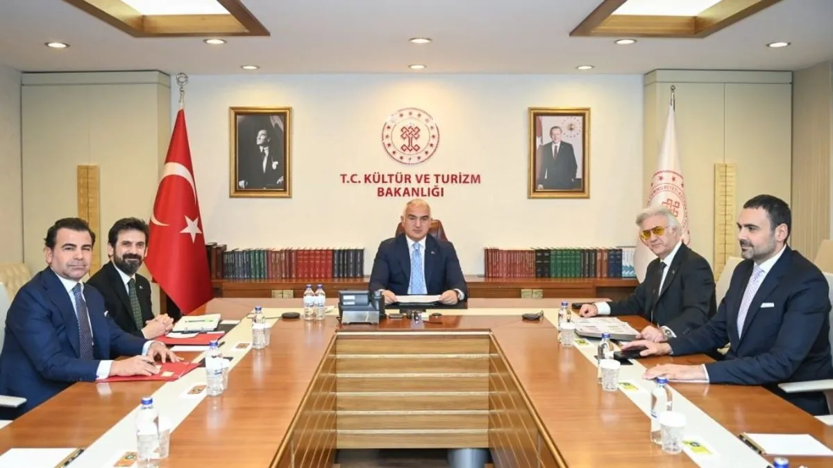 Kültür ve Turizm Bakanı Mehmet Nuri Ersoy Tamer Karadağlı ile bir araya geldi