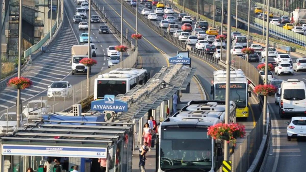 TOPLU TAŞIMA ZAMMI SON DAKİKA | İBB’den İstanbul’da toplu taşımaya yüzde 35 zam! İşte yeni İETT ve taksi ücretleri