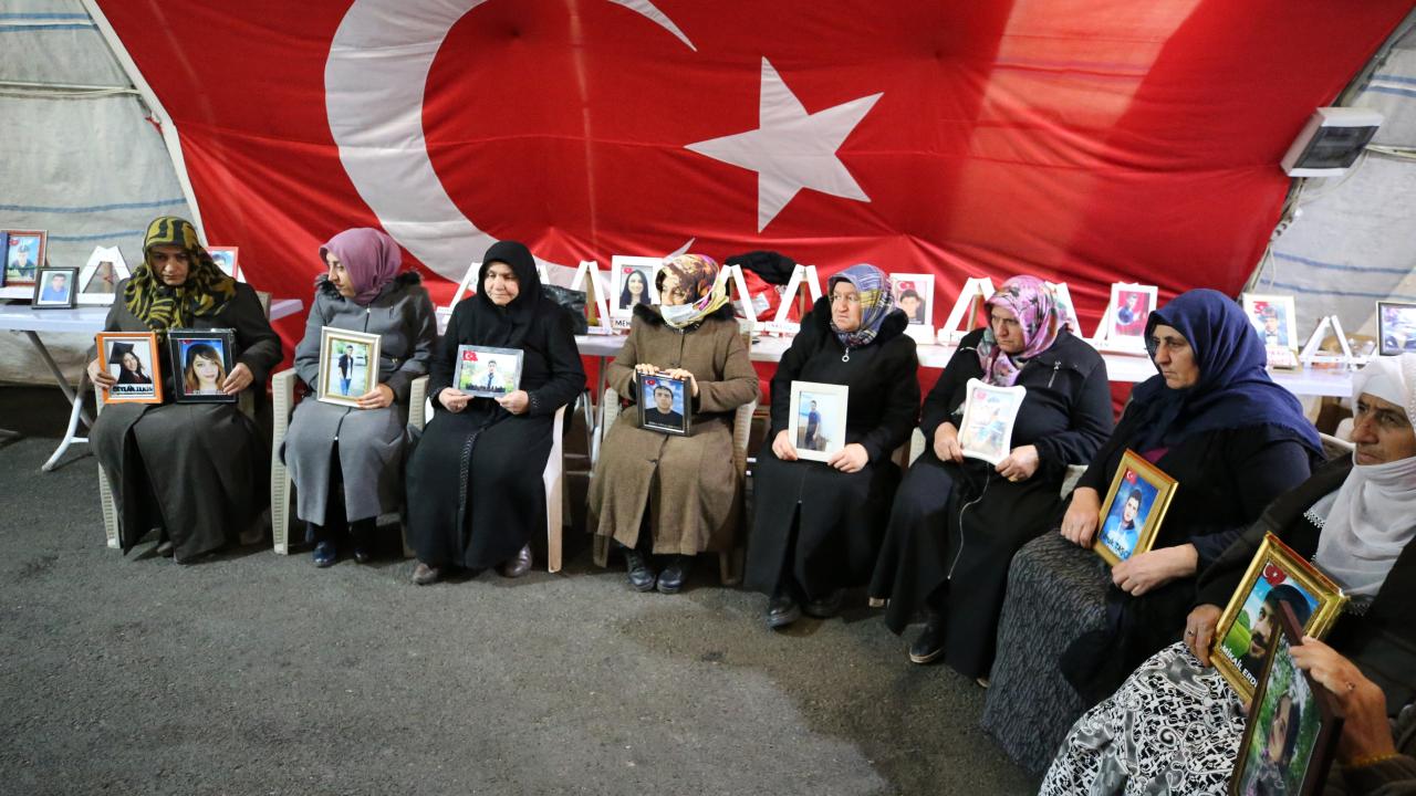 Diyarbakır anneleri 2 bin gündür evlat nöbetinde