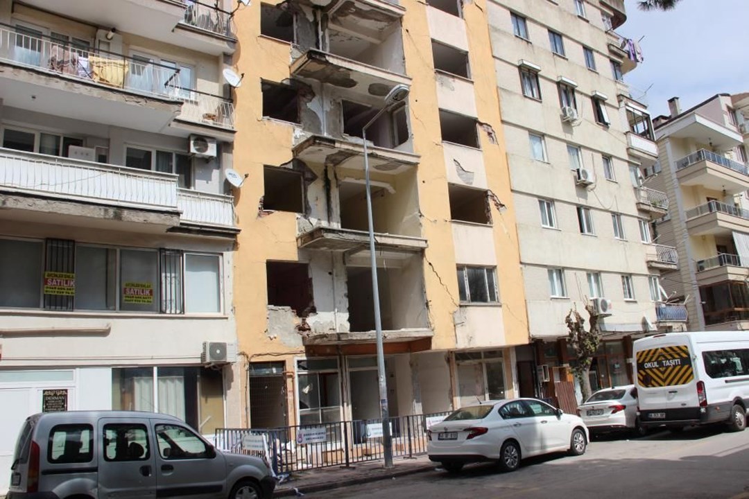 Beş yıldır yıkılmayı bekliyor, mahalleli tedirgin